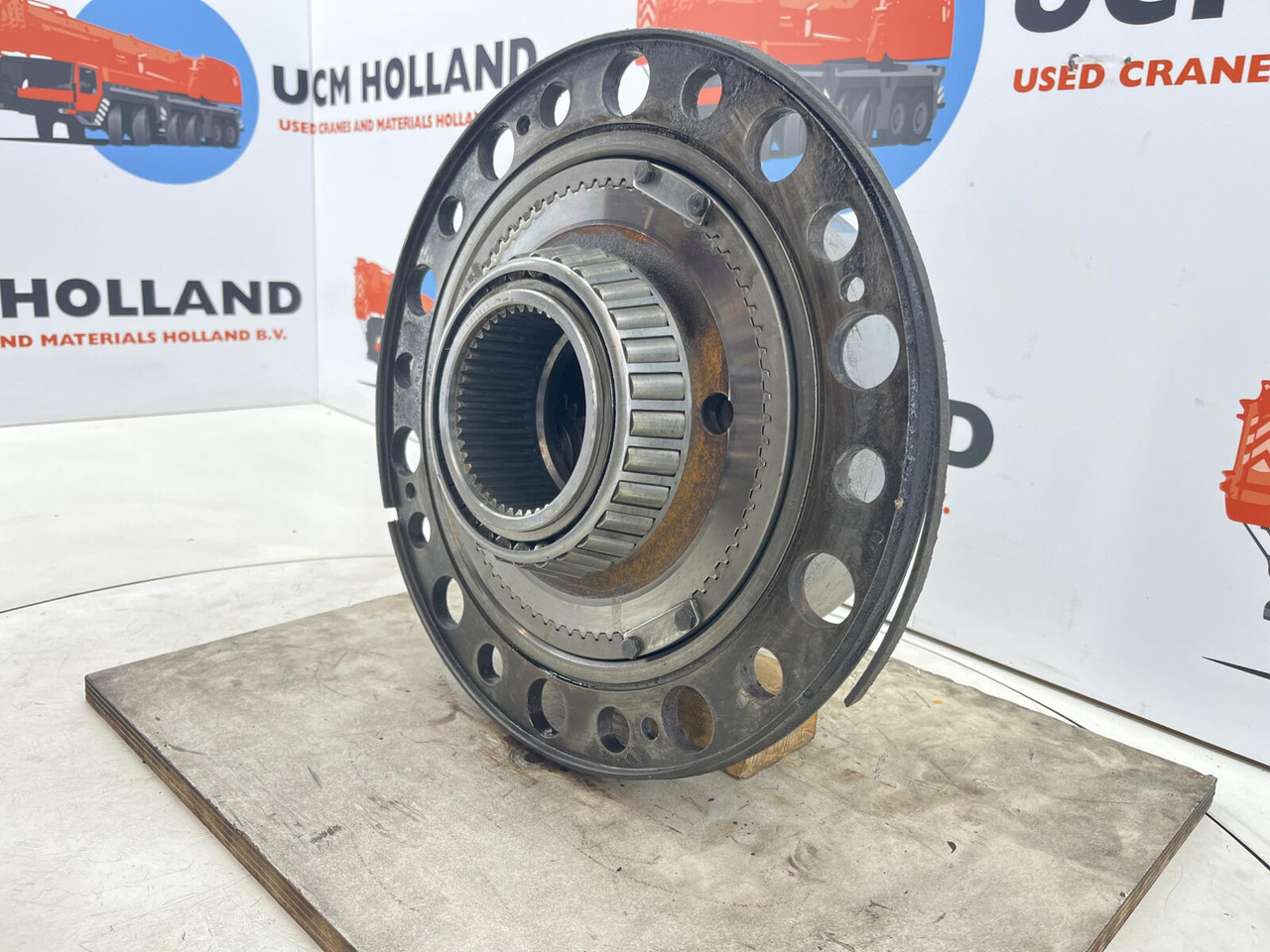 Terex/Demag AC 100/4 planetary gear 22-25-74-40-3pl-H127-46 - Yürüyüş motoru - Vinç: fotoğraf 3 Terex/Demag AC 100/4 planetary gear 22-25-74-40-3pl-H127-46 - Yürüyüş motoru - Vinç: fotoğraf 3