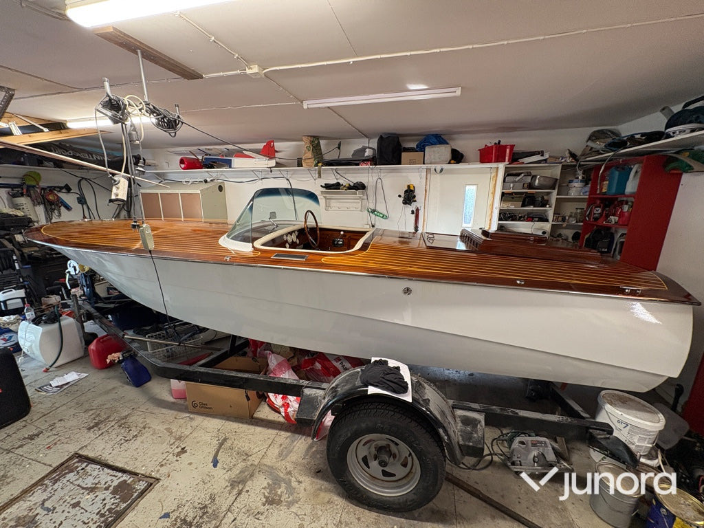 Motorbåt - Mahogny Runabout, V8 - Diğer araçlar: fotoğraf 1 Motorbåt - Mahogny Runabout, V8 - Diğer araçlar: fotoğraf 1