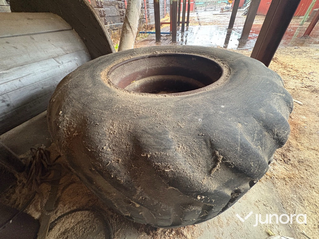 Reservhjul + fälg - John Deer 810 Skotare - Diğer araçlar: fotoğraf 4 Reservhjul + fälg - John Deer 810 Skotare - Diğer araçlar: fotoğraf 4