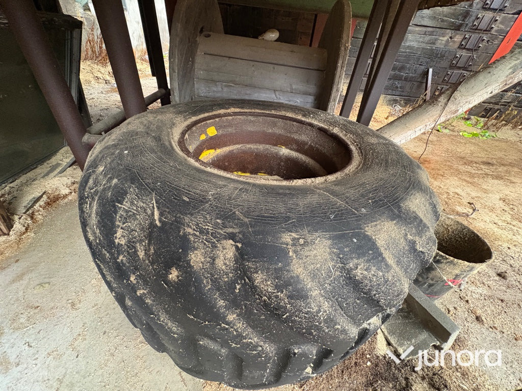 Reservhjul + fälg - John Deer 810 Skotare - Diğer araçlar: fotoğraf 3 Reservhjul + fälg - John Deer 810 Skotare - Diğer araçlar: fotoğraf 3