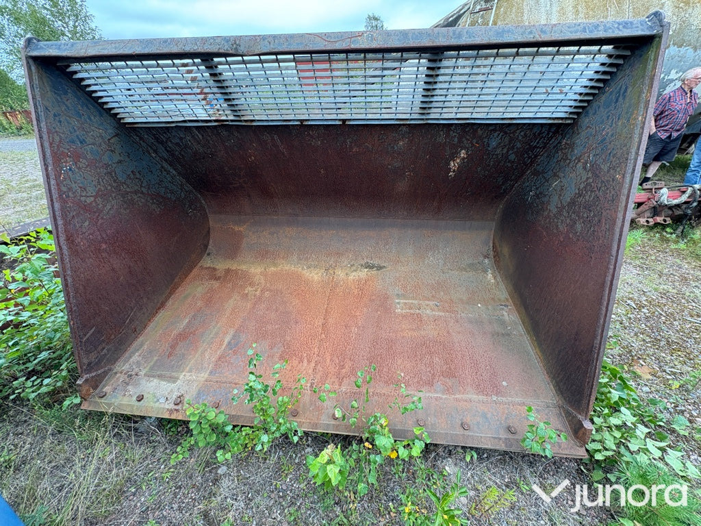 Skopa - Volvo BM - Diğer araçlar: fotoğraf 1 Skopa - Volvo BM - Diğer araçlar: fotoğraf 1