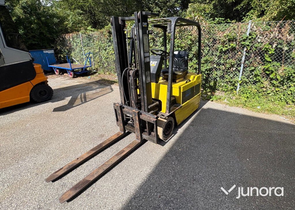 El truck Caterpillar - Elektrikli forklift: fotoğraf 1 El truck Caterpillar - Elektrikli forklift: fotoğraf 1