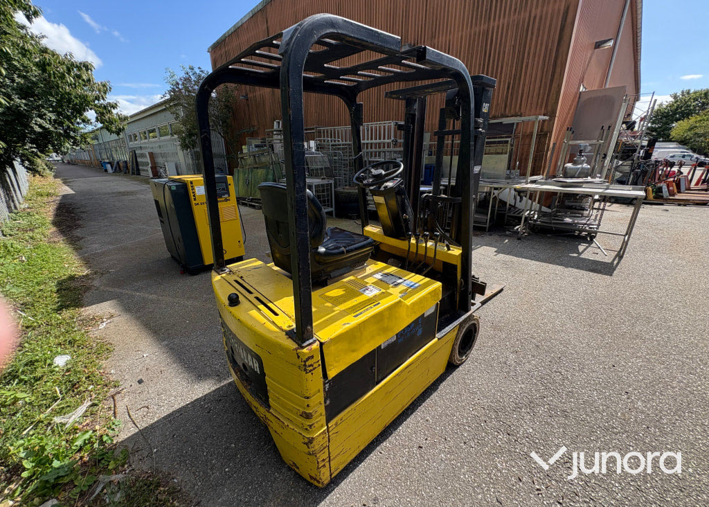 El truck Caterpillar - Elektrikli forklift: fotoğraf 5 El truck Caterpillar - Elektrikli forklift: fotoğraf 5