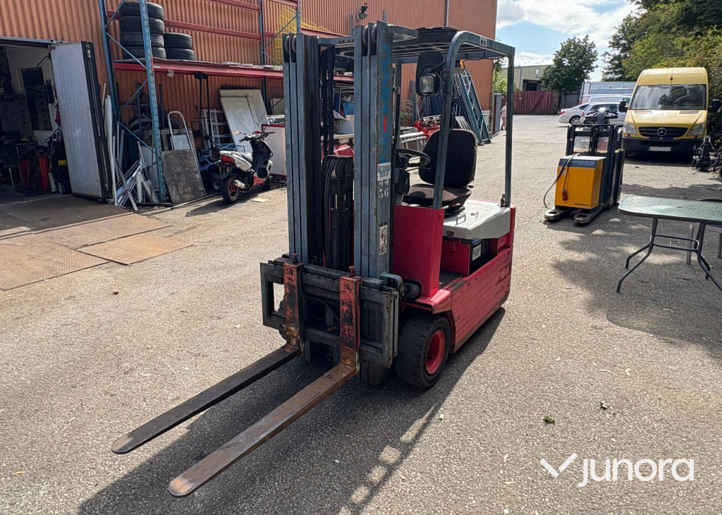 Gaffeltruck Nichiyu (1) - Elektrikli forklift: fotoğraf 1 Gaffeltruck Nichiyu (1) - Elektrikli forklift: fotoğraf 1