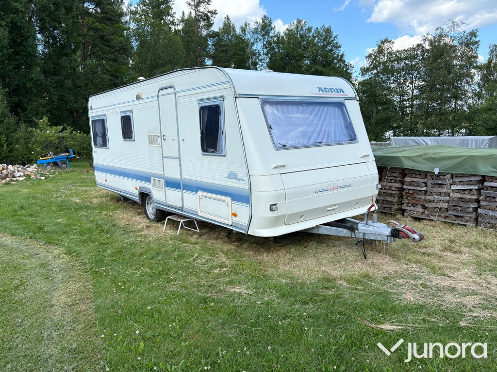 Husvagn - Adria - Çekme karavan: fotoğraf 1 Husvagn - Adria - Çekme karavan: fotoğraf 1