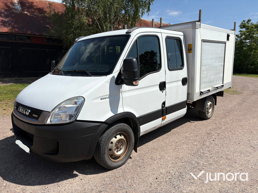 Iveco Lätt lastbil - Kapalı kasa kamyonet: fotoğraf 1 Iveco Lätt lastbil - Kapalı kasa kamyonet: fotoğraf 1