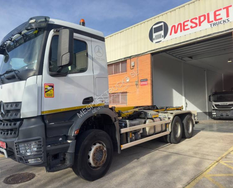 Mercedes Arocs 2645 K - Kancalı yükleyici kamyon: fotoğraf 1 Mercedes Arocs 2645 K - Kancalı yükleyici kamyon: fotoğraf 1