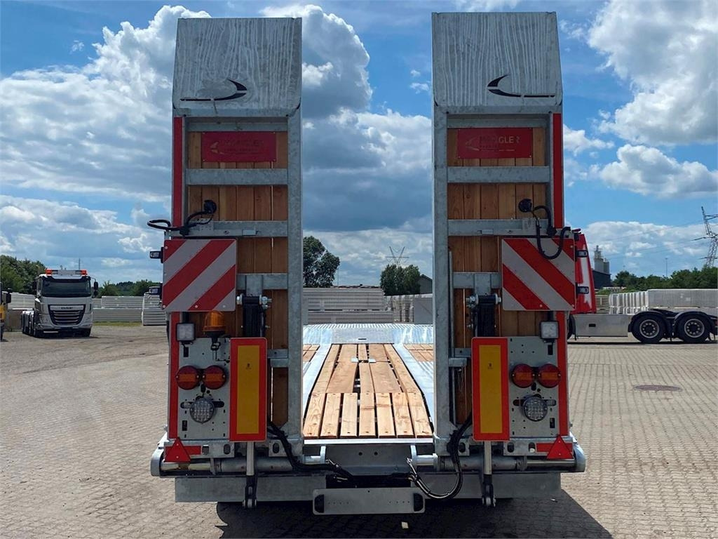 Hangler DTS 300 3 akslet med ramper - Alçak çerçeveli platform römork: fotoğraf 5 Hangler DTS 300 3 akslet med ramper - Alçak çerçeveli platform römork: fotoğraf 5