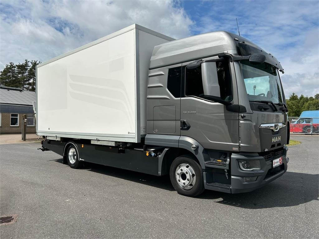 MAN TGL 8-220 4x2 BL incl. 2 stk veksellad - Konteynır taşıyıcı/ Yedek karoser kamyon: fotoğraf 1 MAN TGL 8-220 4x2 BL incl. 2 stk veksellad - Konteynır taşıyıcı/ Yedek karoser kamyon: fotoğraf 1