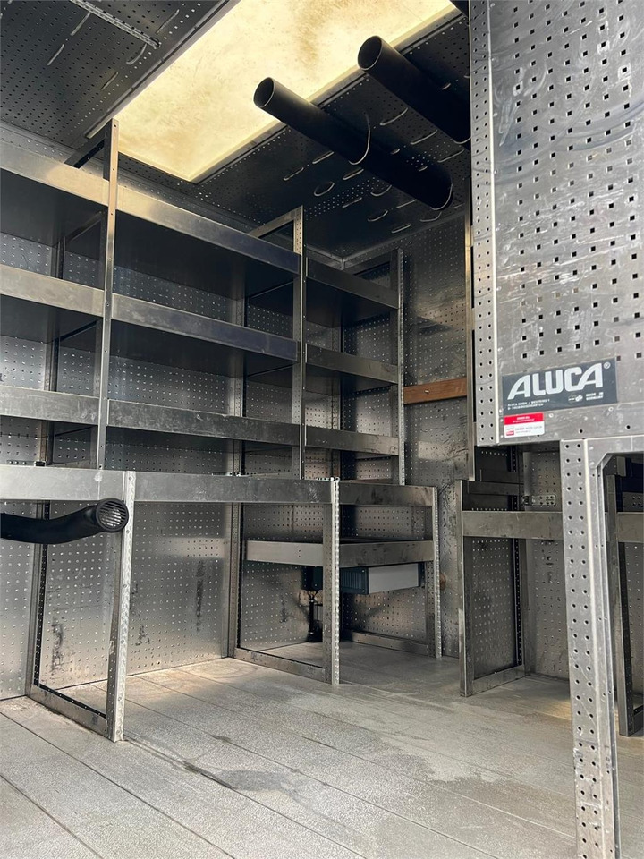 Mercedes-Benz Antos 1824 LnR - Kapalı kasa kamyon: fotoğraf 5 Mercedes-Benz Antos 1824 LnR - Kapalı kasa kamyon: fotoğraf 5