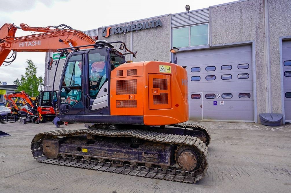 Hitachi ZX225USLC-5B MARTTIINILLA - Paletli ekskavatör: fotoğraf 2 Hitachi ZX225USLC-5B MARTTIINILLA - Paletli ekskavatör: fotoğraf 2