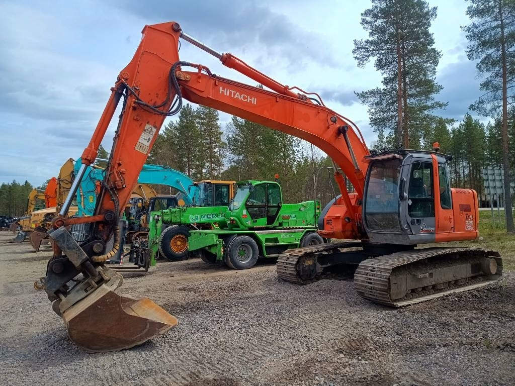 Hitachi ZX225USR KALLISTAJALLA - Paletli ekskavatör: fotoğraf 1 Hitachi ZX225USR KALLISTAJALLA - Paletli ekskavatör: fotoğraf 1