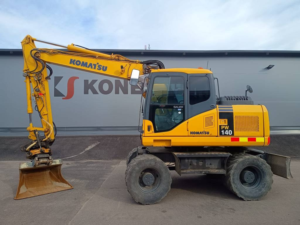Komatsu MYYTY! SOLD! PW140-7 PYÖRITTÄJÄLLÄ - Tekerlekli ekskavatör: fotoğraf 1 Komatsu MYYTY! SOLD! PW140-7 PYÖRITTÄJÄLLÄ - Tekerlekli ekskavatör: fotoğraf 1
