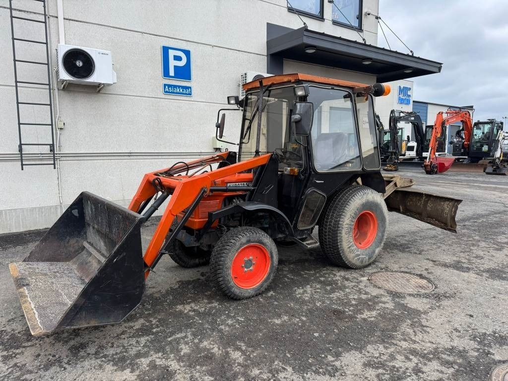 Kubota L245 DT ETUKUORMAAJALLA - Traktör: fotoğraf 3 Kubota L245 DT ETUKUORMAAJALLA - Traktör: fotoğraf 3