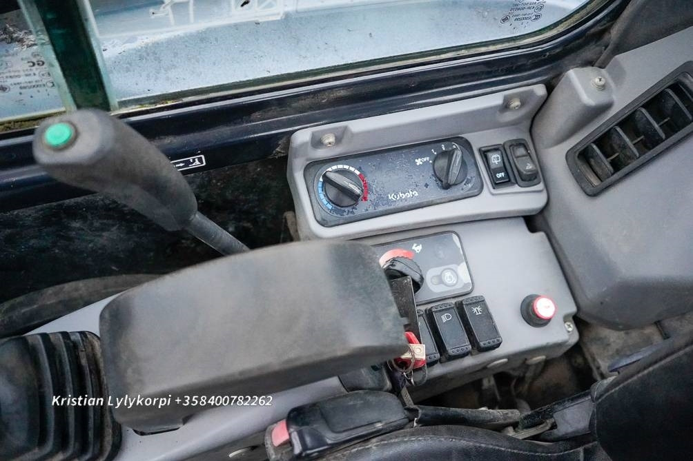 Mini ekskavatör Kubota U48-4 kallistajalla: fotoğraf 15
