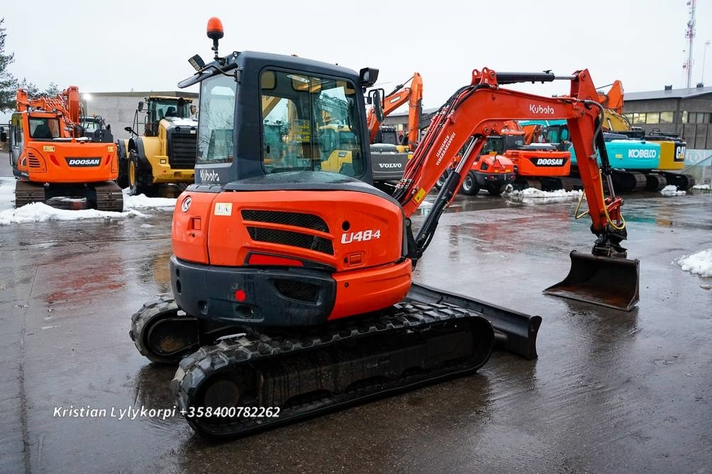 Mini ekskavatör Kubota U48-4 kallistajalla: fotoğraf 6