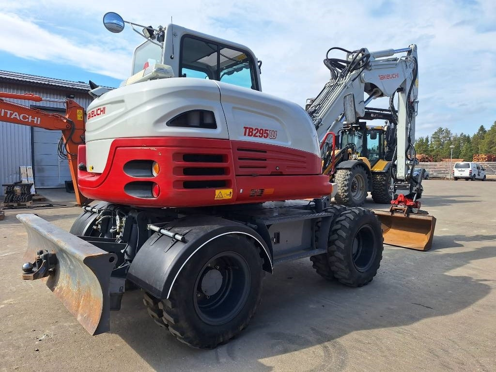 Takeuchi TB295W KÄRRY, PYÖRITTÄJÄ, 5-KAUHAA - Tekerlekli ekskavatör: fotoğraf 4 Takeuchi TB295W KÄRRY, PYÖRITTÄJÄ, 5-KAUHAA - Tekerlekli ekskavatör: fotoğraf 4