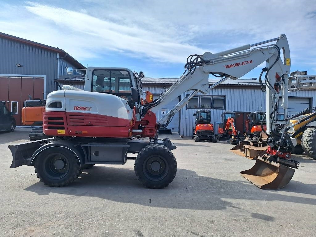 Takeuchi TB295W KÄRRY, PYÖRITTÄJÄ, 5-KAUHAA - Tekerlekli ekskavatör: fotoğraf 5 Takeuchi TB295W KÄRRY, PYÖRITTÄJÄ, 5-KAUHAA - Tekerlekli ekskavatör: fotoğraf 5