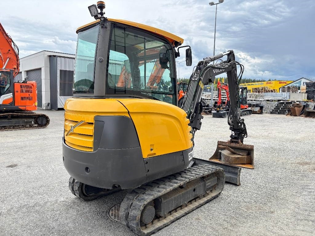 Volvo EC27C PYÖRITTÄJÄLLÄ - Mini ekskavatör: fotoğraf 4 Volvo EC27C PYÖRITTÄJÄLLÄ - Mini ekskavatör: fotoğraf 4