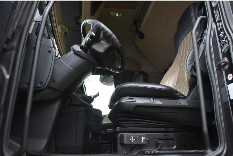 Mercedes-Benz Actros 1945 4x2 - EURO 6 - 842 TKM - PARK. AIRCO - CAMERA - 2 x FUEL TANKS - ALCOA'S - XENON - TOP CONDITION - - Çekici: fotoğraf 4 Mercedes-Benz Actros 1945 4x2 - EURO 6 - 842 TKM - PARK. AIRCO - CAMERA - 2 x FUEL TANKS - ALCOA'S - XENON - TOP CONDITION - - Çekici: fotoğraf 4