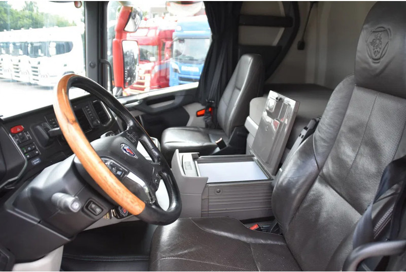 Scania R450 NGS 6x2/4NB - RETARDER - FULL AIR - 748 TKM - LEATHER SEATS - NAVI - 2 x FUEL TANKS - LED LIGHTS - - Çekici: fotoğraf 5 Scania R450 NGS 6x2/4NB - RETARDER - FULL AIR - 748 TKM - LEATHER SEATS - NAVI - 2 x FUEL TANKS - LED LIGHTS - - Çekici: fotoğraf 5