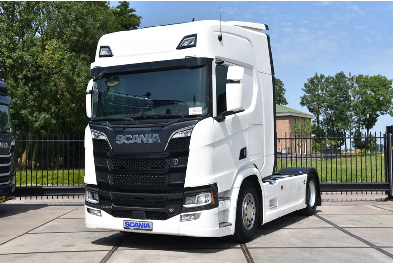 Scania R520 V8 NGS 4x2 - RETARDER - 523 TKM - PARK. AIRCO - ACC - NAVI - 2 x FUEL TANKS - LED LIGHTS - - Çekici: fotoğraf 2 Scania R520 V8 NGS 4x2 - RETARDER - 523 TKM - PARK. AIRCO - ACC - NAVI - 2 x FUEL TANKS - LED LIGHTS - - Çekici: fotoğraf 2