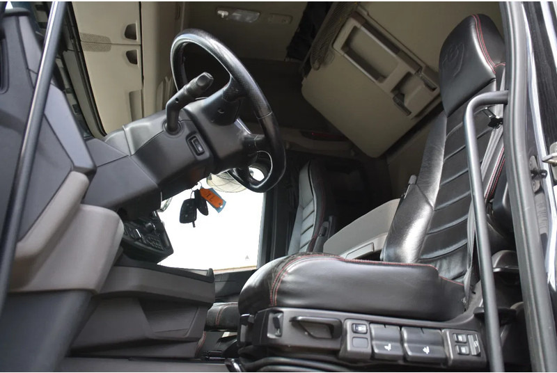 Scania R520 V8 NGS 6x2/4 - 701 TKM - NAVI - LEATHER SEATS - ALCOA'S - LED LIGHTS - TOP CONDITION - - Çekici: fotoğraf 4 Scania R520 V8 NGS 6x2/4 - 701 TKM - NAVI - LEATHER SEATS - ALCOA'S - LED LIGHTS - TOP CONDITION - - Çekici: fotoğraf 4