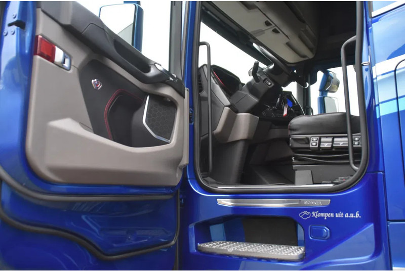 Scania S520 V8 NGS 4x2NB - RETARDER - 691 TKM - FULL AIR - PARK. AIRCO - 2 x FUEL TANKS - LED - PAINTED WHEELS - LIKE NEW ! - Çekici: fotoğraf 4 Scania S520 V8 NGS 4x2NB - RETARDER - 691 TKM - FULL AIR - PARK. AIRCO - 2 x FUEL TANKS - LED - PAINTED WHEELS - LIKE NEW ! - Çekici: fotoğraf 4