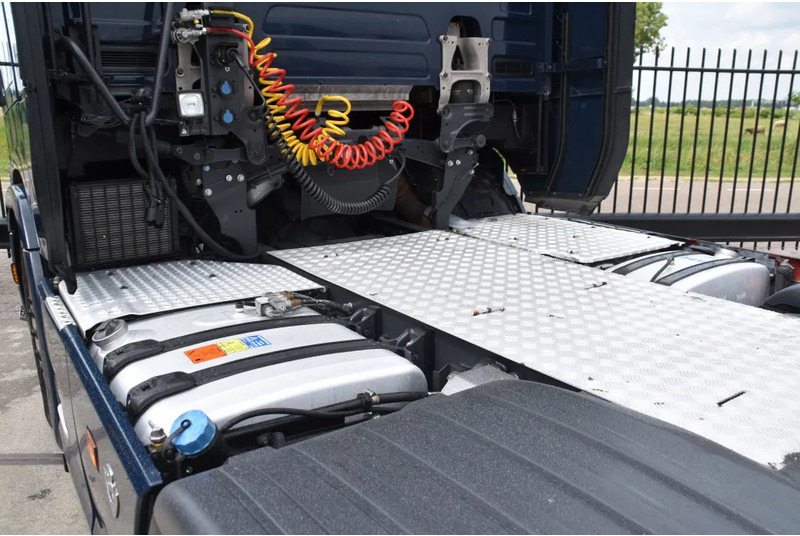 Scania S520 V8 NGS 6x2/4NB - RETARDER - FULL AIR - PARK. AIRCO - ACC - 2 x FUEL TANKS - LED LIGHTS - TOP CONDITION - - Çekici: fotoğraf 4 Scania S520 V8 NGS 6x2/4NB - RETARDER - FULL AIR - PARK. AIRCO - ACC - 2 x FUEL TANKS - LED LIGHTS - TOP CONDITION - - Çekici: fotoğraf 4