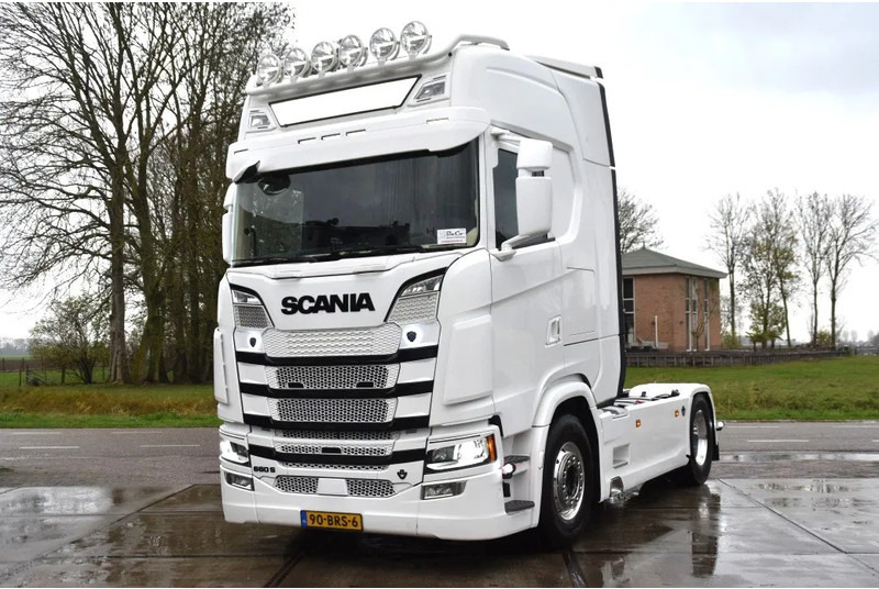 Scania S660 V8 NGS 4x2NB - NEW TACHO - RETARDER - FULL AIR - PARK. AIRCO - LEATHER SEATS - 2 x FUEL TANKS - ALCOA'S - LED - - Çekici: fotoğraf 2 Scania S660 V8 NGS 4x2NB - NEW TACHO - RETARDER - FULL AIR - PARK. AIRCO - LEATHER SEATS - 2 x FUEL TANKS - ALCOA'S - LED - - Çekici: fotoğraf 2