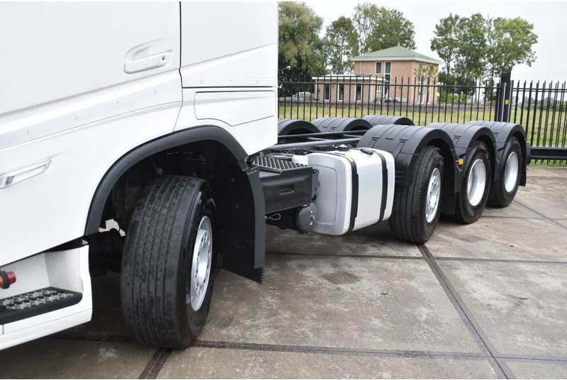 Volvo FH 500 Globe 8x2/4 - 147 TKM - PARK. AIRCO - 10 TONS FRONT AXLE - LEATHER SEATS - PTO - LED LIGHTS - TOP CONDITION - - Şasi kamyon: fotoğraf 4 Volvo FH 500 Globe 8x2/4 - 147 TKM - PARK. AIRCO - 10 TONS FRONT AXLE - LEATHER SEATS - PTO - LED LIGHTS - TOP CONDITION - - Şasi kamyon: fotoğraf 4