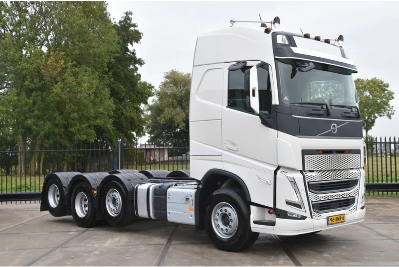 Volvo FH 500 Globe 8x2/4 - 147 TKM - PARK. AIRCO - 10 TONS FRONT AXLE - LEATHER SEATS - PTO - LED LIGHTS - TOP CONDITION - - Şasi kamyon: fotoğraf 1 Volvo FH 500 Globe 8x2/4 - 147 TKM - PARK. AIRCO - 10 TONS FRONT AXLE - LEATHER SEATS - PTO - LED LIGHTS - TOP CONDITION - - Şasi kamyon: fotoğraf 1