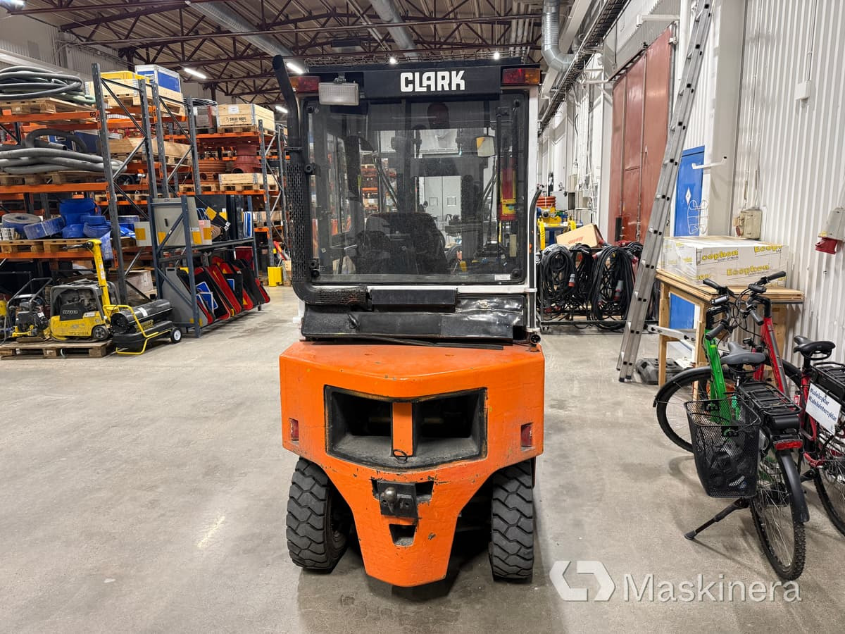 Gaffeltruck Clark DPM 25C - Dizel forklift: fotoğraf 4 Gaffeltruck Clark DPM 25C - Dizel forklift: fotoğraf 4