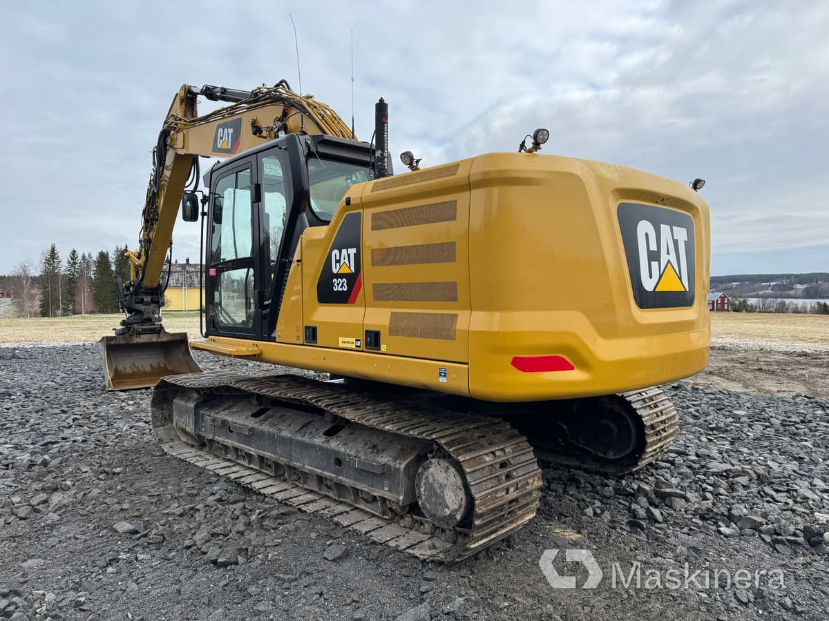 Grävmaskin Cat 323 Next Generation med tillbehör - Paletli ekskavatör: fotoğraf 3 Grävmaskin Cat 323 Next Generation med tillbehör - Paletli ekskavatör: fotoğraf 3