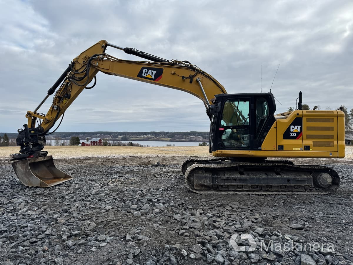 Grävmaskin Cat 323 Next Generation med tillbehör - Paletli ekskavatör: fotoğraf 2 Grävmaskin Cat 323 Next Generation med tillbehör - Paletli ekskavatör: fotoğraf 2
