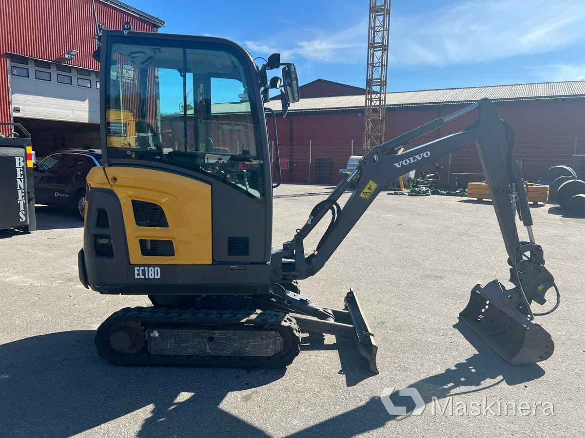 Grävmaskin Volvo EC18D med maskintrailer och redskap - Paletli ekskavatör: fotoğraf 5 Grävmaskin Volvo EC18D med maskintrailer och redskap - Paletli ekskavatör: fotoğraf 5