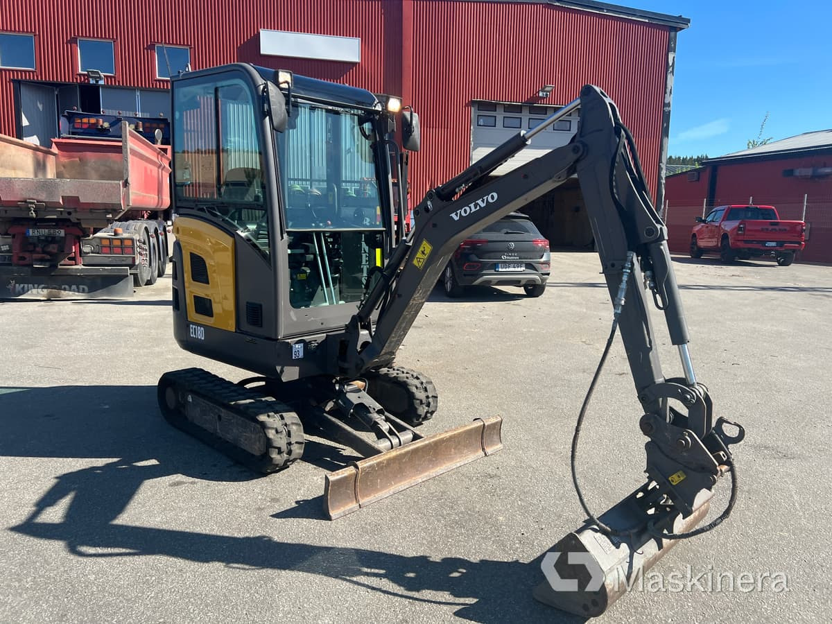 Grävmaskin Volvo EC18D med maskintrailer och redskap - Paletli ekskavatör: fotoğraf 4 Grävmaskin Volvo EC18D med maskintrailer och redskap - Paletli ekskavatör: fotoğraf 4