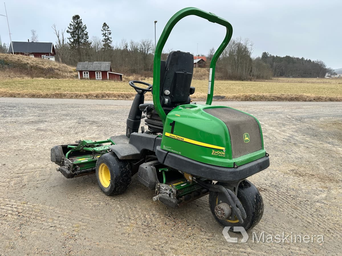 John Deere 2500E E-Cut Hybrid Greenklippare - Çim biçme makinesi: fotoğraf 4 John Deere 2500E E-Cut Hybrid Greenklippare - Çim biçme makinesi: fotoğraf 4