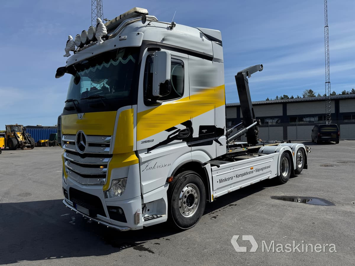 Lastväxlare Mercedes-Benz Actros - Kancalı yükleyici kamyon: fotoğraf 1 Lastväxlare Mercedes-Benz Actros - Kancalı yükleyici kamyon: fotoğraf 1