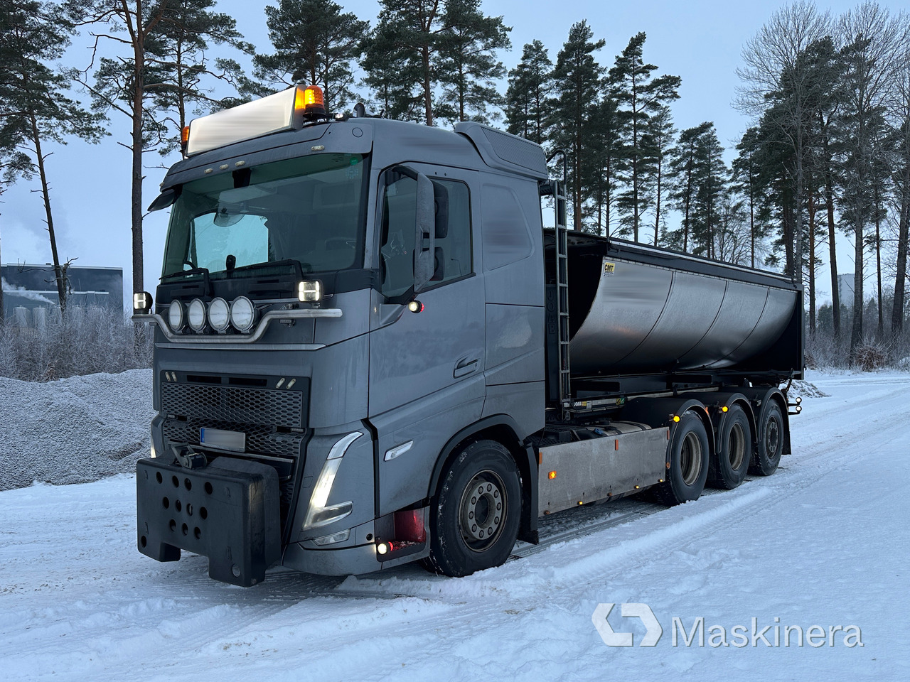 Lastväxlare Volvo FH med sprider & flak - Kancalı yükleyici kamyon: fotoğraf 1 Lastväxlare Volvo FH med sprider & flak - Kancalı yükleyici kamyon: fotoğraf 1