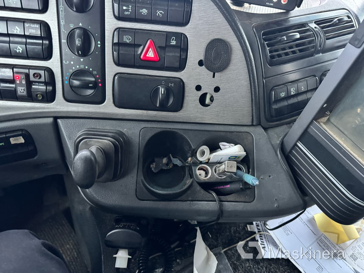 Kancalı yükleyici kamyon Mercedes-Benz Actros 2548 L Lastväxlare Mercedes-Benz 2548 L med flak: fotoğraf 23 Kancalı yükleyici kamyon Mercedes-Benz Actros 2548 L Lastväxlare Mercedes-Benz 2548 L med flak: fotoğraf 23