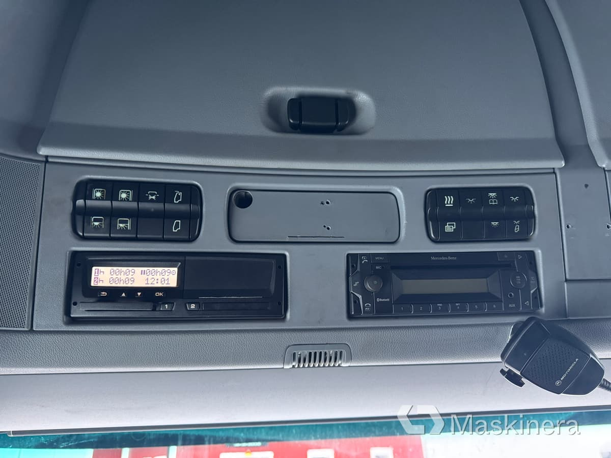 Kancalı yükleyici kamyon Mercedes-Benz Actros 2548 L Lastväxlare Mercedes-Benz 2548 L med flak: fotoğraf 28 Kancalı yükleyici kamyon Mercedes-Benz Actros 2548 L Lastväxlare Mercedes-Benz 2548 L med flak: fotoğraf 28