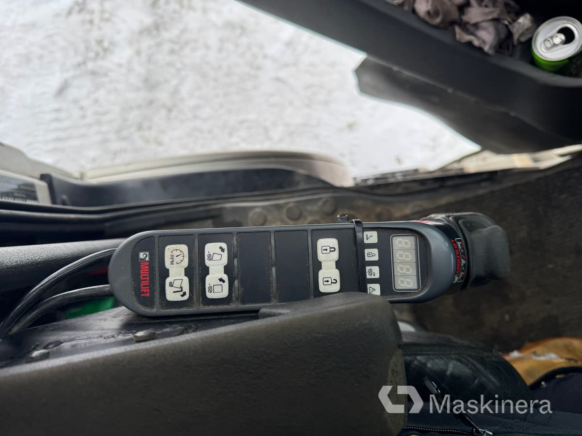 Kancalı yükleyici kamyon Mercedes-Benz Actros 2548 L Lastväxlare Mercedes-Benz 2548 L med flak: fotoğraf 31 Kancalı yükleyici kamyon Mercedes-Benz Actros 2548 L Lastväxlare Mercedes-Benz 2548 L med flak: fotoğraf 31