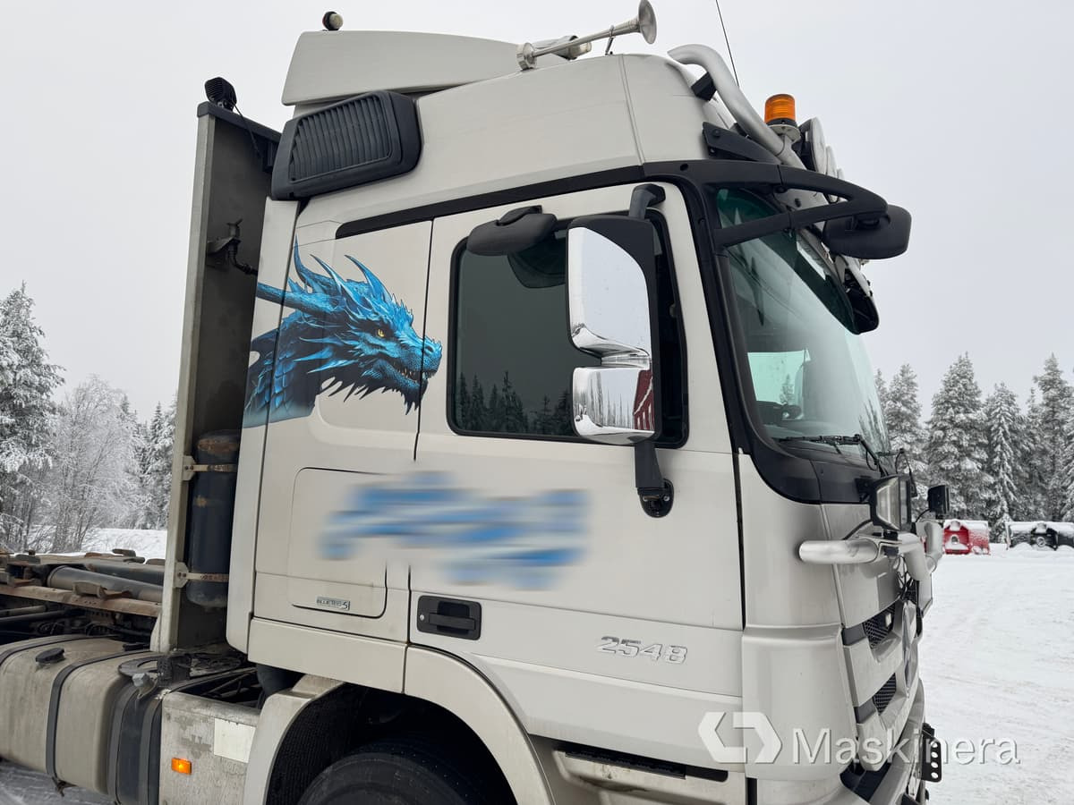 Kancalı yükleyici kamyon Mercedes-Benz Actros 2548 L Lastväxlare Mercedes-Benz 2548 L med flak: fotoğraf 46 Kancalı yükleyici kamyon Mercedes-Benz Actros 2548 L Lastväxlare Mercedes-Benz 2548 L med flak: fotoğraf 46