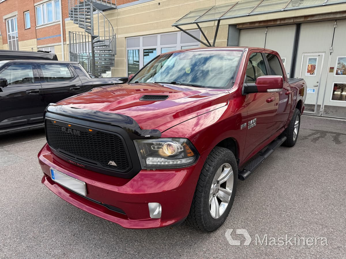 Pickup Dodge Ram 1500 Crew Cab 5.7L V8 HEMI - Küçük panelvan: fotoğraf 1 Pickup Dodge Ram 1500 Crew Cab 5.7L V8 HEMI - Küçük panelvan: fotoğraf 1