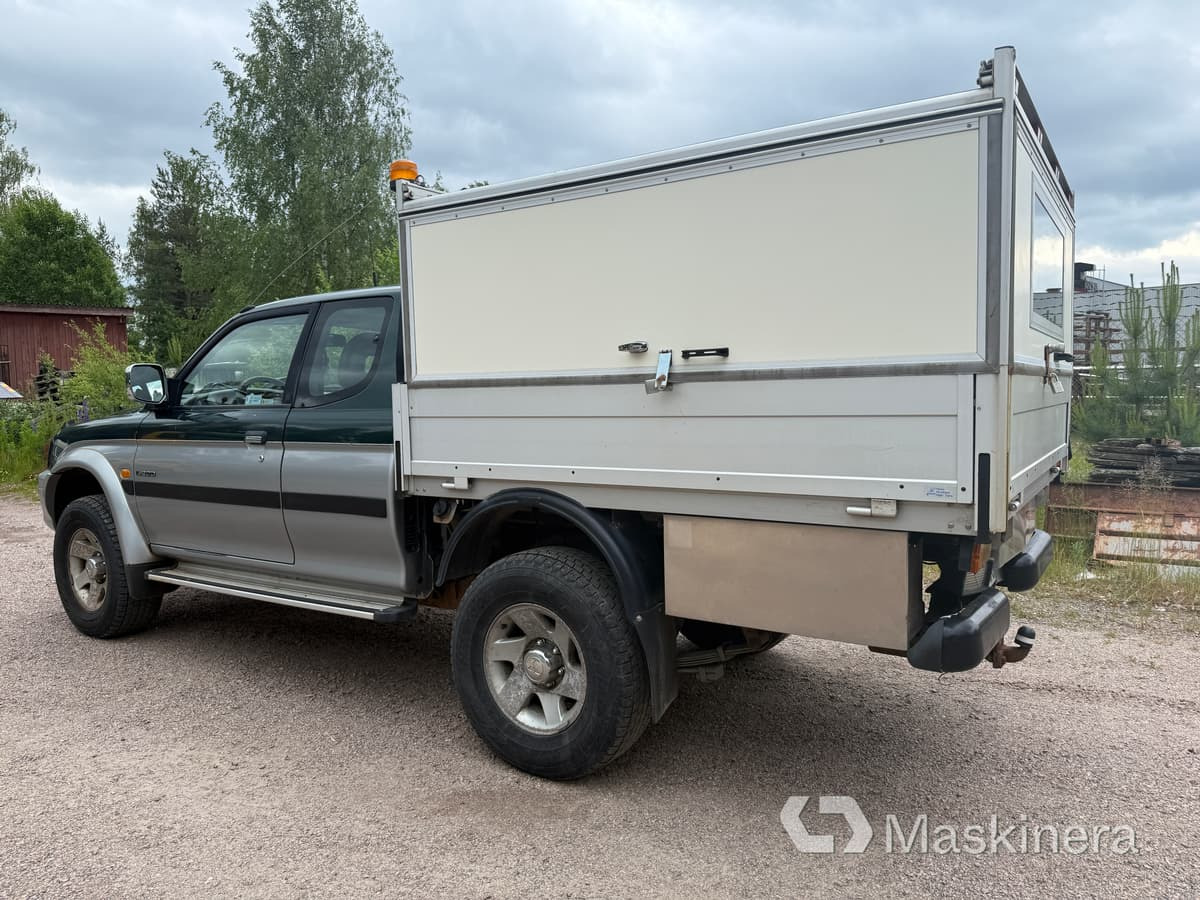 Pickup med skåp Mitsubishi L200 Club Cab 2.5 4x4 - Küçük panelvan: fotoğraf 3 Pickup med skåp Mitsubishi L200 Club Cab 2.5 4x4 - Küçük panelvan: fotoğraf 3