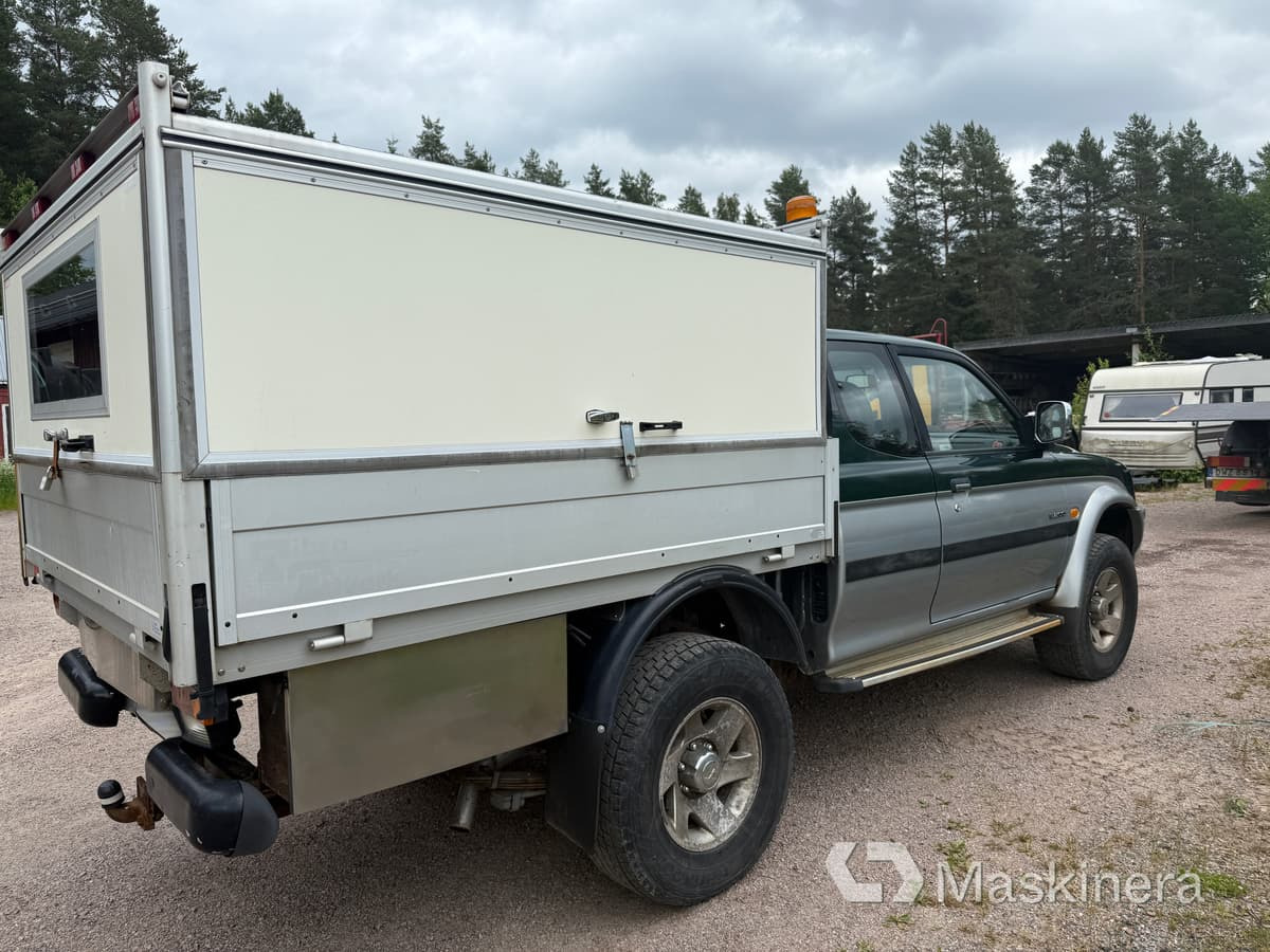 Pickup med skåp Mitsubishi L200 Club Cab 2.5 4x4 - Küçük panelvan: fotoğraf 5 Pickup med skåp Mitsubishi L200 Club Cab 2.5 4x4 - Küçük panelvan: fotoğraf 5