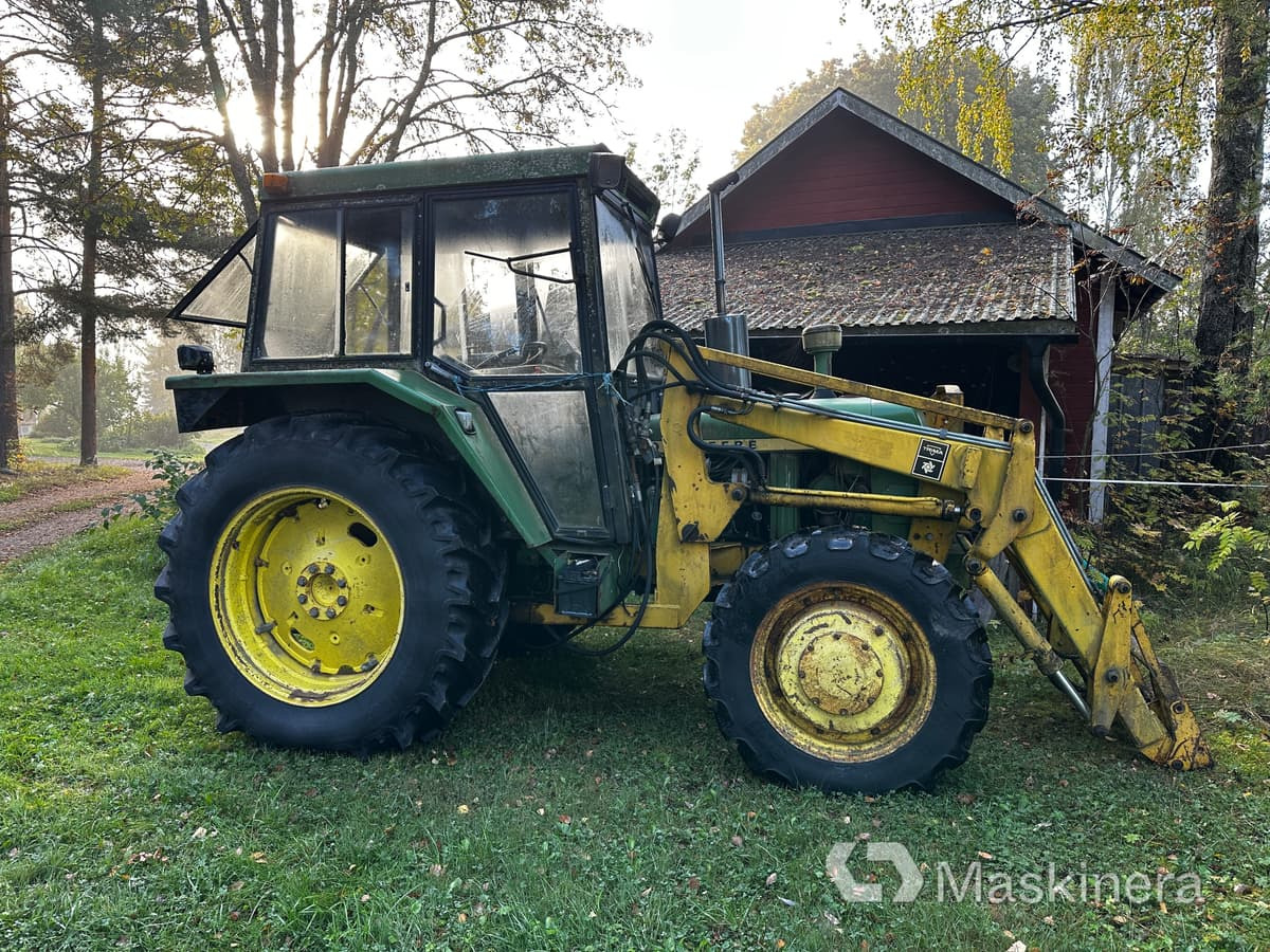 Traktor John Deere 2130 (Rep.objekt) - Traktör: fotoğraf 2 Traktor John Deere 2130 (Rep.objekt) - Traktör: fotoğraf 2