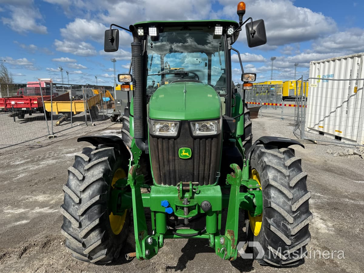 Traktor John Deere 5075M med snöutrustning - Traktör: fotoğraf 2 Traktor John Deere 5075M med snöutrustning - Traktör: fotoğraf 2