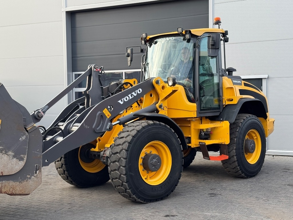 Volvo L 45 H - Tekerlekli yükleyici: fotoğraf 1 Volvo L 45 H - Tekerlekli yükleyici: fotoğraf 1